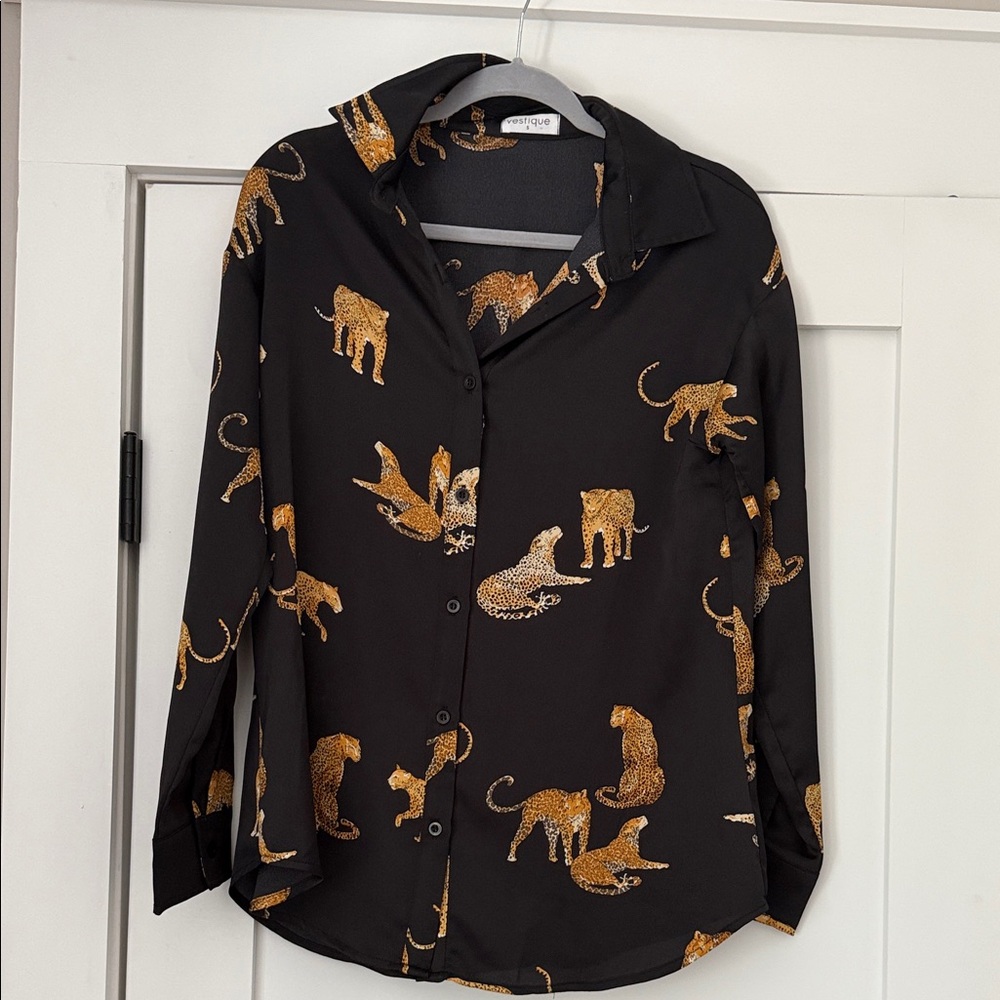 Vestique Black Shirt with Gold Leopard Accents